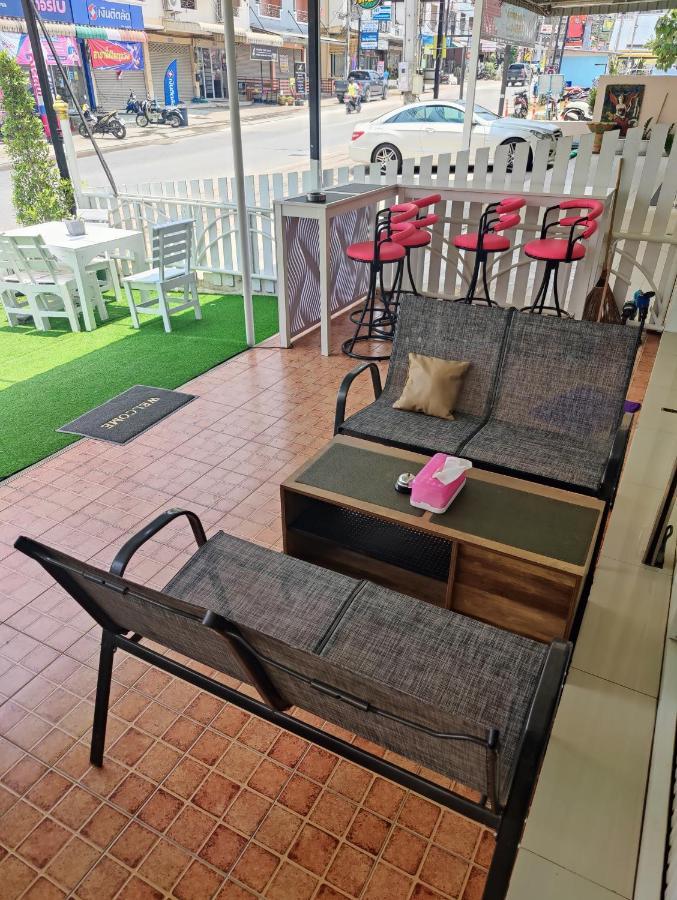 Cafe Nana Hotel Nong Prue Exteriör bild