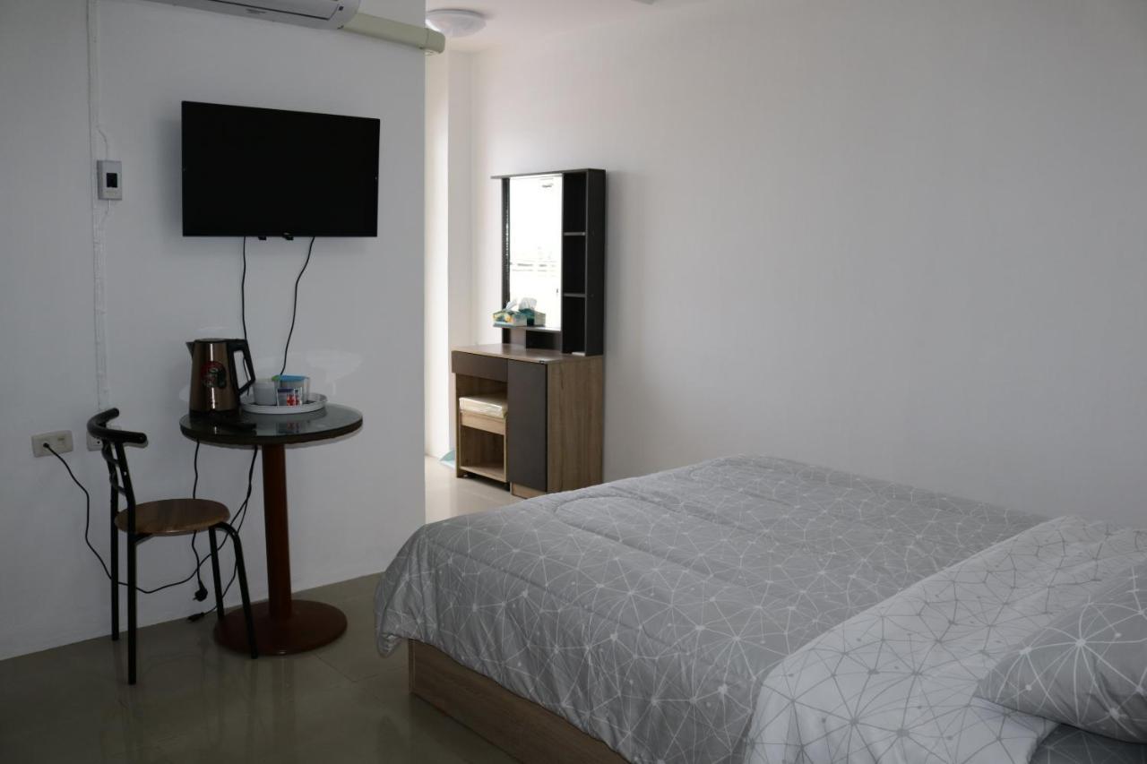 Cafe Nana Hotel Nong Prue Exteriör bild